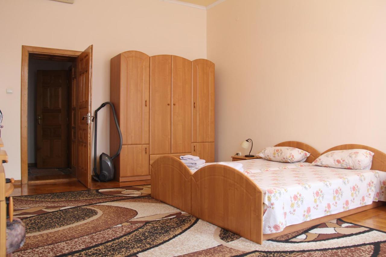 Apartments Domovik ,Kirilla I Mefodiya, 5 Μουκάτσεβο Εξωτερικό φωτογραφία